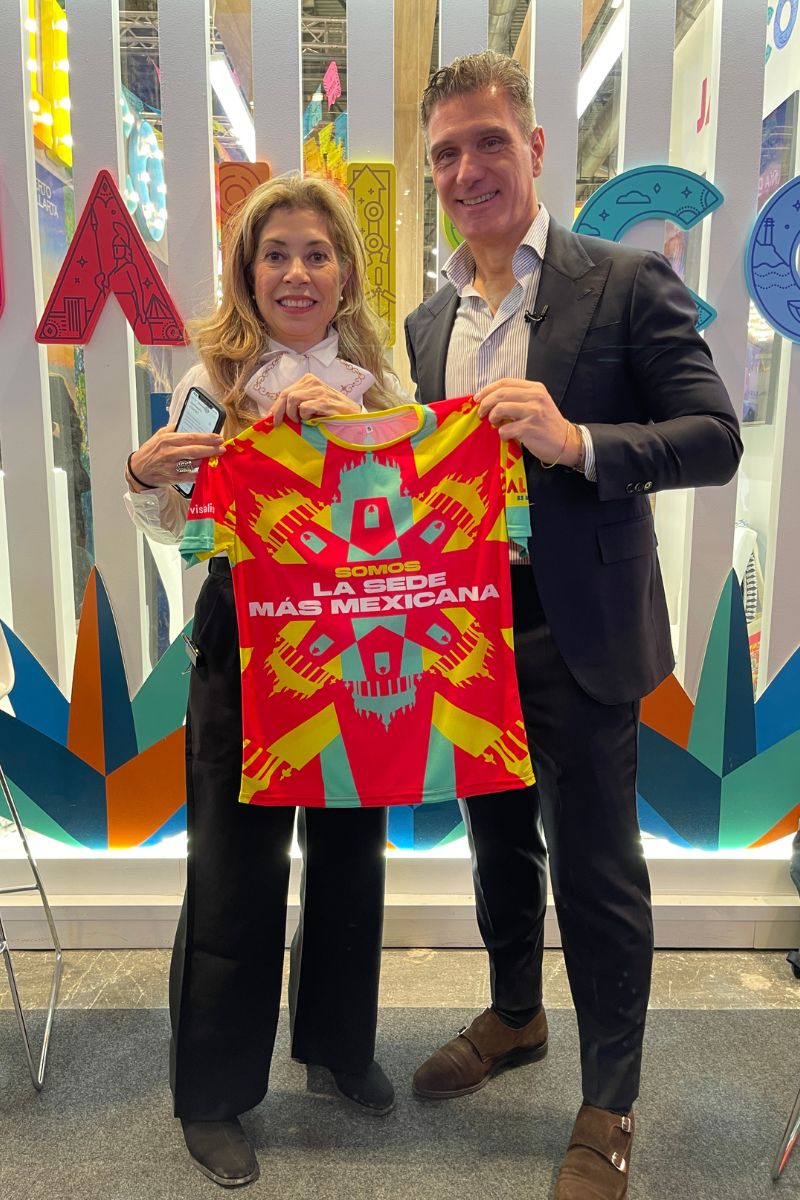 María Plasencia Directora de Turismo del Ayuntamiento de Guadalajara junto a Fernando Martínez director de la revista Food Design Magazine