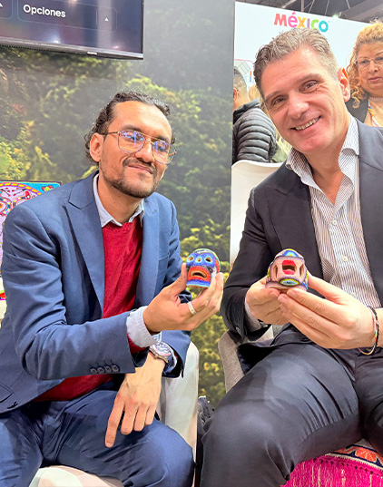 Jesús Eduardo De Los Santos Mendoza. Subdirector de Turismo. Bahía de Banderas, Nayarit, México con Fernando Martínez, director general de EYPASA