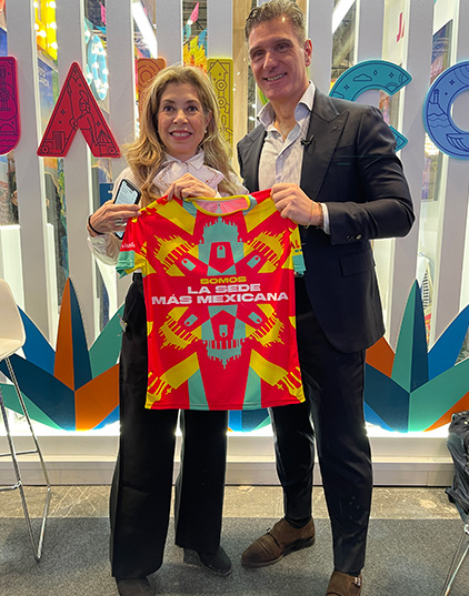 María Plasencia Directora de Turismo del Ayuntamiento de Guadalajara junto a Fernando Martínez director de la revista Food Design Magazine